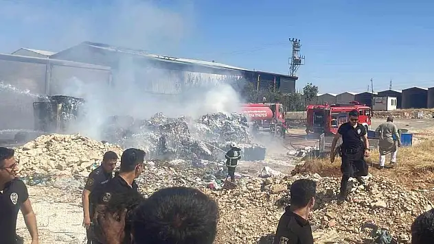 Geri dönüşüm fabrikasında korkutan yangın