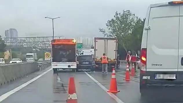 Geri viteste unutulan araç ikinci kazaya neden oldu!