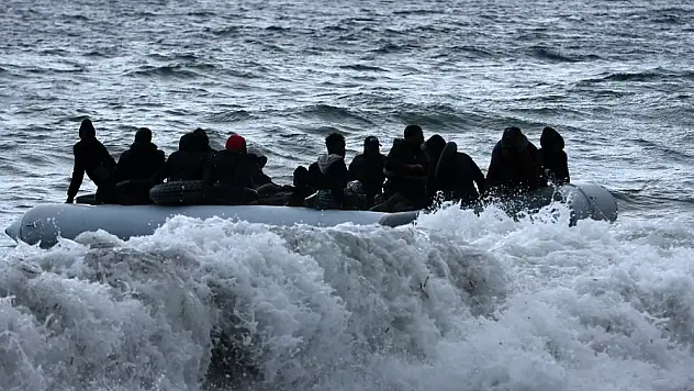 Girit Adası açıklarında göçmenleri taşıyan bot battı: 18 ölü