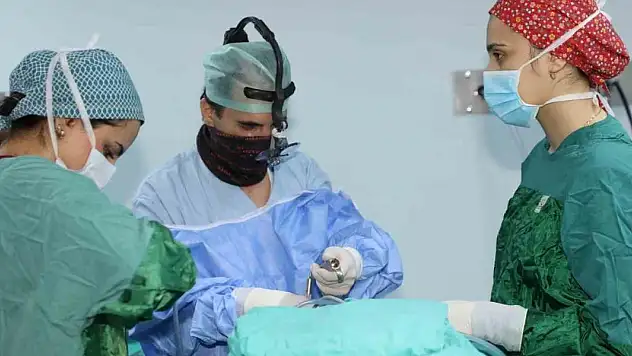 Gırtlak kanseri hasta zamanında müdahale ile sağlığına kavuştu