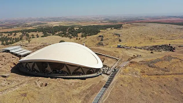Göbeklitepe'de konut olduğu değerlendirilen yeni yapıların izleri tespit edildi