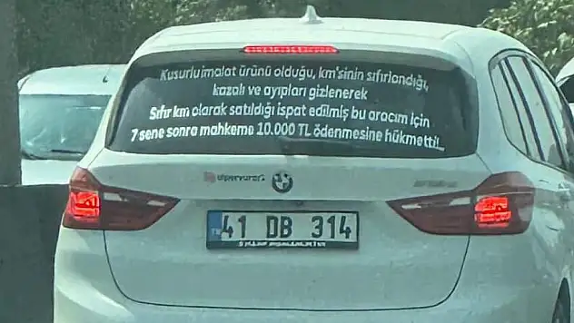 Gören dönüp bir daha bakıyor