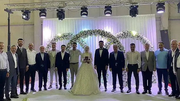 Görkemli Düğün Konya'yı Salladı! Özboyacı ve Keleş Aileleri Akraba Oldu