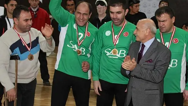 Görme engelli başkan hayatını 'özel sporculara' adadı
