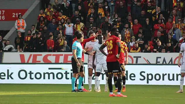 Göztepe - Konyaspor  Maçının VAR Kayıtları Açıklandı! İşte O Konuşmalar
