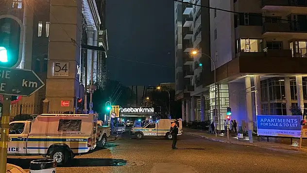 Güney Afrika'da trafik kazasında bir otomobildeki 8 kişi öldü