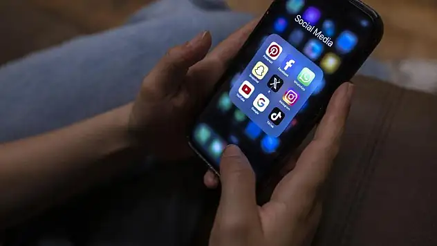 Günlük ortalama 4 saat mobil internette ayrılıyor
