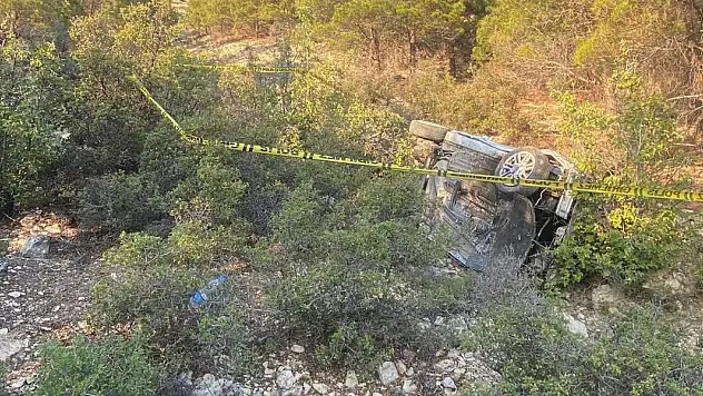 Hafif ticari araç uçurumdan yuvarlandı! O anlar kamerada!