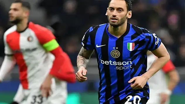 Hakan Çalhanoğlu tarihe geçti