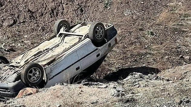 Hakkari'de otomobil devrildi: 9 yaralı