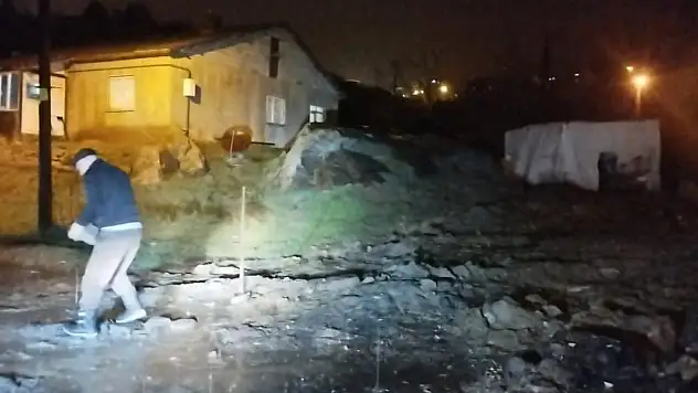 Hakkari'de sağanak yağış sele dönüştü