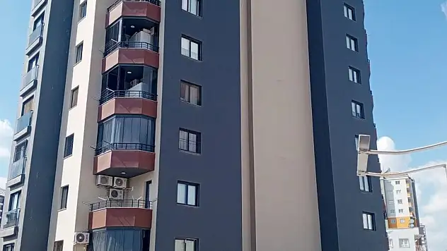 Halatı kopup zemine çakılan asansör genç anneyi hayattan kopardı!