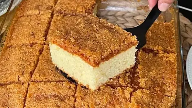 Hamura bir tatlı kaşığı ekleyin. Bakın kek nasıl kabarıyor? İşte işin püf noktası