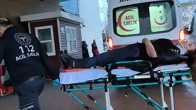 Hapşıran sürücü kontrolü kaybedince araç duvara çarptı: 2 yaralı