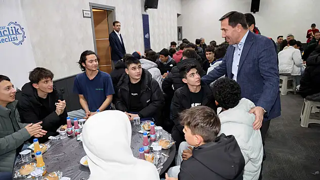 Hasan Kılca gençlerle iftar sofrasında buluştu