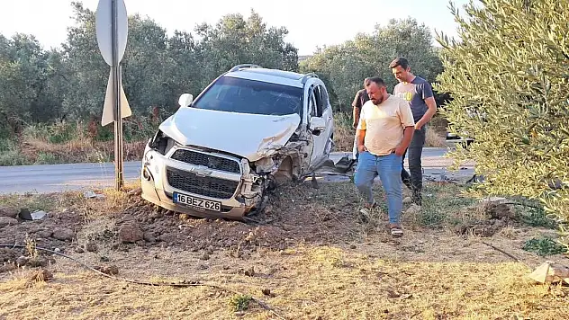 Hatalı sollama kazayı beraberinde getirdi: 3 araç birbirine girdi