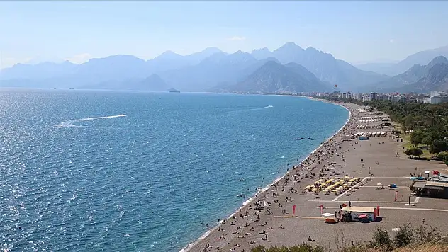 Hava sıcaklığı 28 derece ölçülen o bölgede sahillerde hareketlilik yaşandı!
