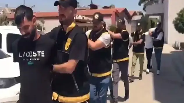 Hedefleri Yaşlılar Oldu! FETÖ Korkusunu Kullandılar, 6 Milyon TL Aldılar!