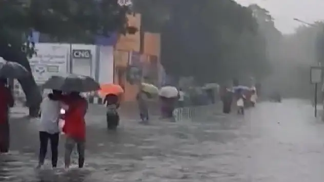 Hindistan'da 600 bin kişi tahliye edildi
