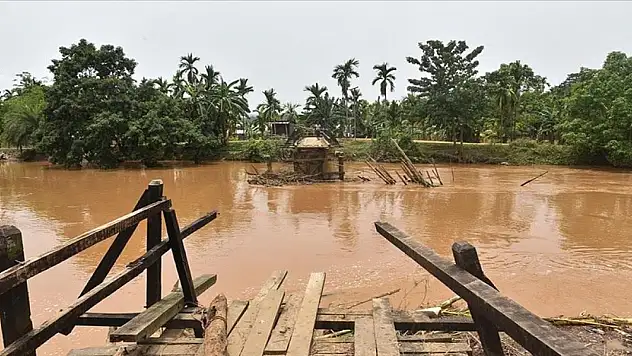 Hindistan'ın Assam eyaletindeki sellerde 27 kişi hayatını kaybetti