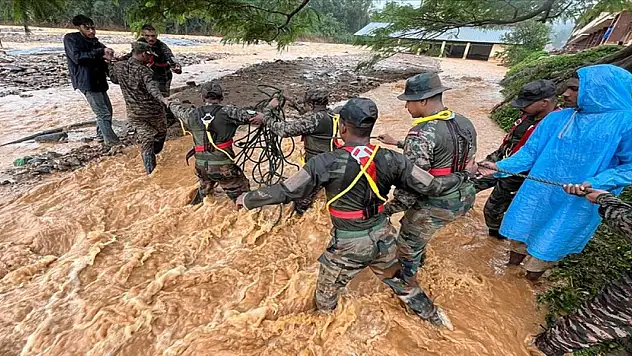 Hindistan'ın güneyinde meydana gelen toprak kaymalarında ölü sayısı 148'e çıktı