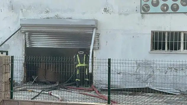 Hırdavat Dükkanında Çıkan Yangın Fabrikaya Sıçradı!