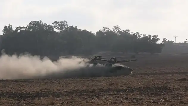 Hizbullah İsrail'e ait iki savaş tankını füzelerle vurduğunu iddia ediyor