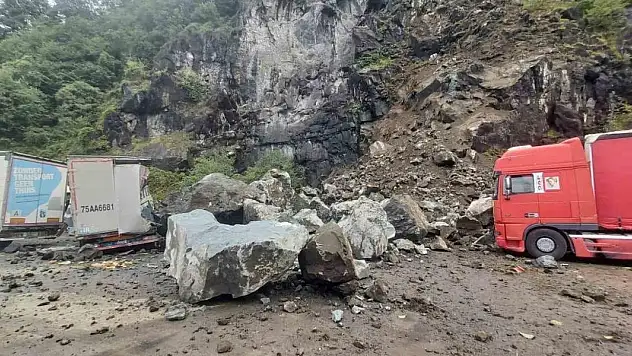 Hopa'da heyelan meydana geldi