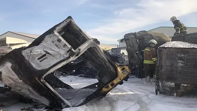 Hurda araçlar yanarak kullanılmaz hale geldi