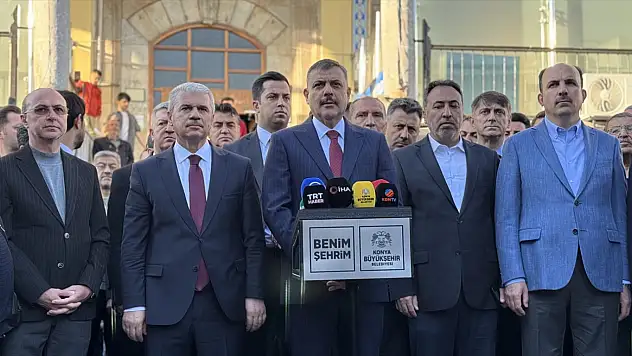 İçişleri Bakanı Çiftçi, bayram namazını memleketi Konya'da kıldı!