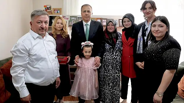 İçişleri Bakanı Yerlikaya, Konya'da şehit ailesini ziyaret etti