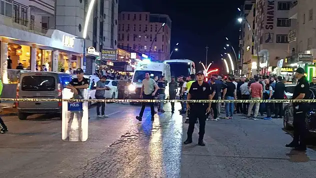 İki grup arasında çatışma çıktı! Polis memuru yaralandı