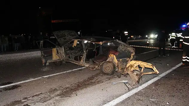 İki otomobil çarpıştı: 1 ölü, 3 yaralı
