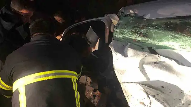 İki otomobil kafa kafaya çarpıştı: 7 yaralı
