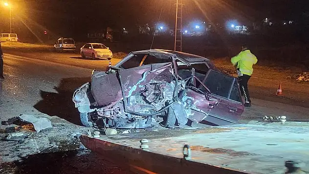 İki otomobilin çarpıştı: 1 ölü, 3 yaralı