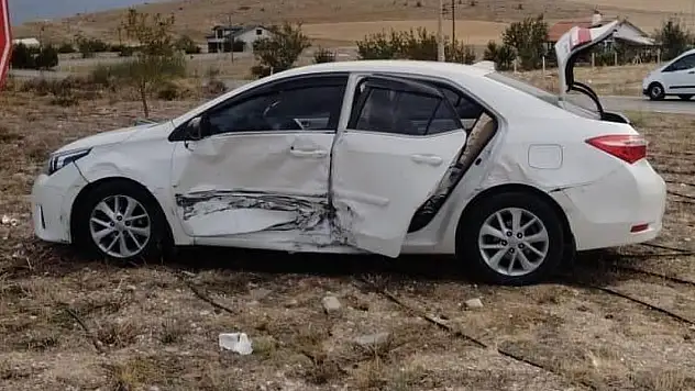 İki otomobilin çarpıştığı kazada 5 kişi yaralandı