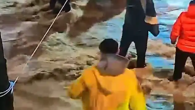İletişim Başkanı Duran: Devletimiz tüm kurum ve birimleriyle sahada!