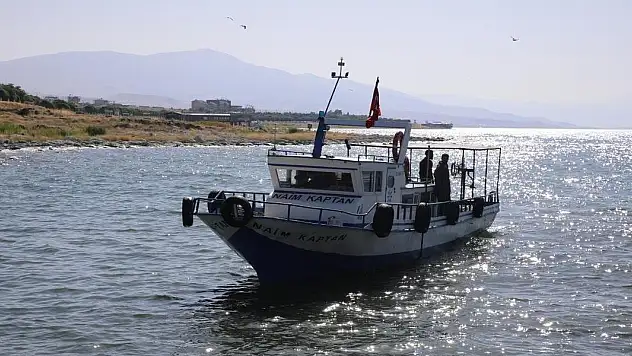 İnci kefali av yasağının sona ermesini halaylarla kutladılar