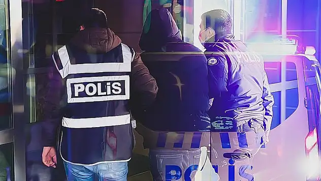 Interpol tarafından kırmızı bültenle aranan zanlı yakalandı