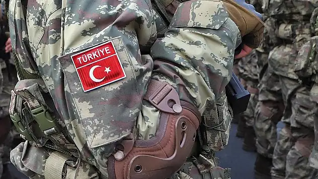 Irak'ın kuzeyinde yıldırım düşmesi sonucu yaralanan asker şehit oldu