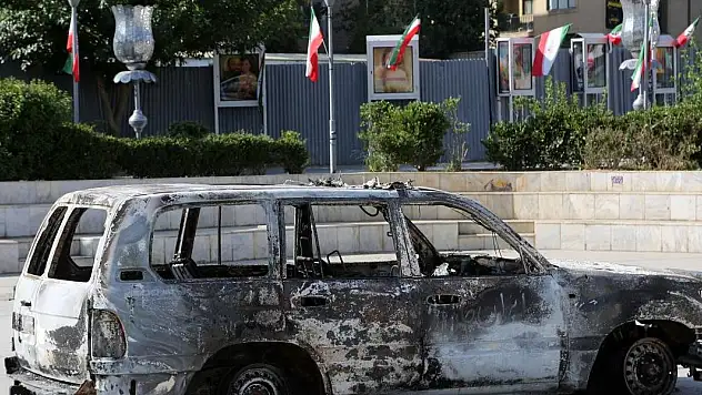 İran Sağlık Bakanlığı: İsrail'in saldırılarında 3 hastane ve 6 ambulans hedef alındı