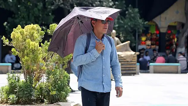 İran'da aşırı sıcaklar nedeniyle 20 eyalette kamu kurumları tatil edildi