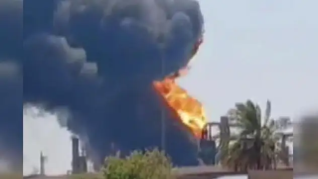 İran'ın güneybatısındaki Abadan petrol rafinerisinde yangın