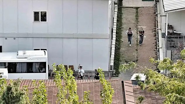 İrem Derici nişan gününde Adli Tıp Kurumu'nda böyle görüntülendi