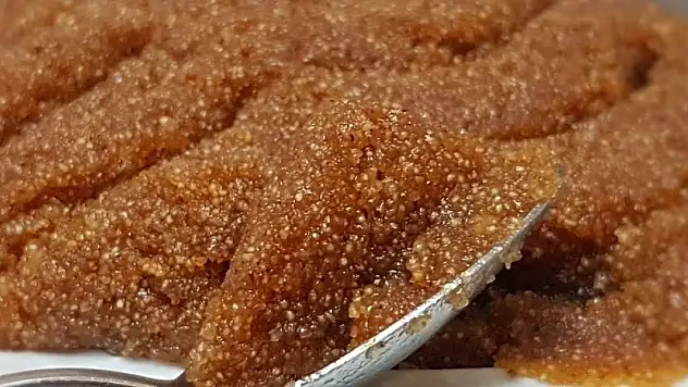 İrmik ufalanıyor veya dağılıyor mu? Aşçılar irmik helvasını böyle hazırlıyor ve dağılmıyor