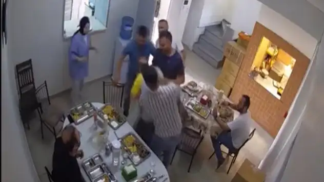 İş Yerinde Nefes Kesen Anlar! Heimlich Hayat Kurtardı