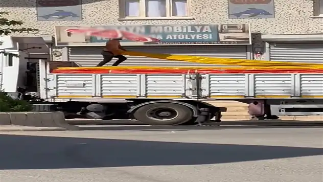 İşçi Gibi İşçi! Sıcağa Karşı Ürettiği Çözüm Kameralara Yansıdı