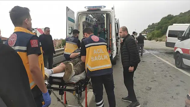 İşçi Minibüsü Kaza Yaptı: 12 Kişi Hastaneye Kaldırıldı!