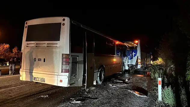 İşçi servisi yolcu otobüsüne çarptı: 13 yaralı