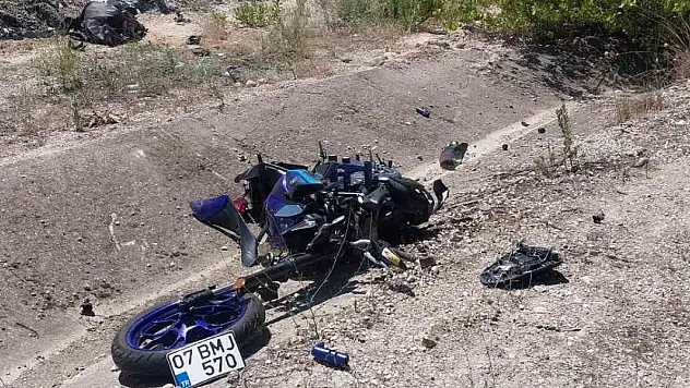 Isparta-Antalya kara yolunda feci kaza: 2 ölü, 2 yaralı